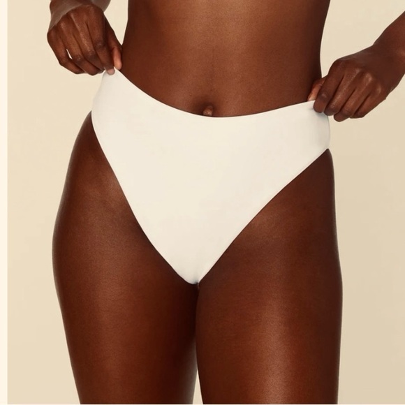 NWT Andie Swim The 90’s High Waist Bikini Bottom White and Gold Ribbed Size Med - Picture 3 of 8